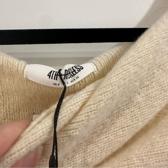 NWT 4th & Reckless Off-the-Shoulder Sweater - Picture 3 of 3